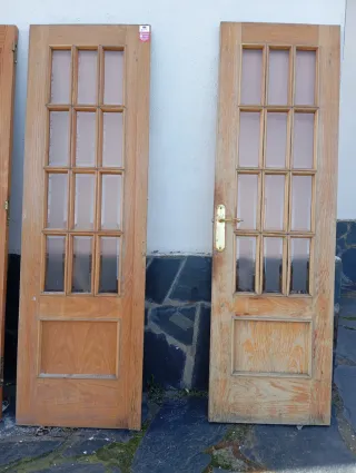 Puertas de madera dobles con cristal