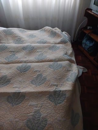 Ropa de cama pequeña: edredón y colcha