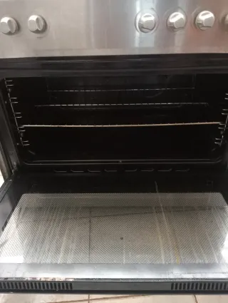 Cocina semi industrial 5 quemadores.