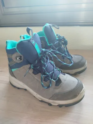 Botas de montaña para niñ@s waterproof. Talla 33