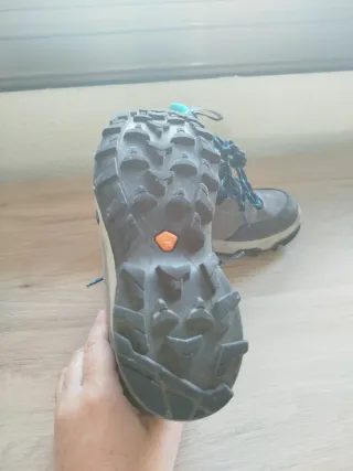 Botas de montaña para niñ@s waterproof. Talla 33