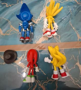 Personaggi Sonic: Knuckles, Tails, Amy, Metal Soni
