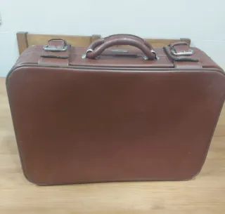 Maleta vintage marrón