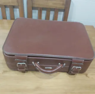 Maleta vintage marrón