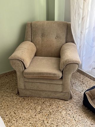 Sillón orejero beige tela