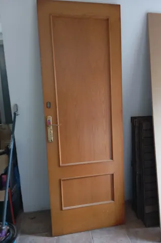 Puerta de calle de madera maciza