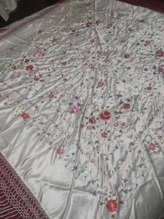 Mantón de Manila bordado multicolor