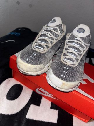 Nike TN Gris y Blanco