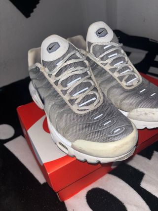 Nike TN Gris y Blanco
