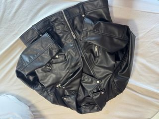 Chaqueta efecto piel negra para hombre