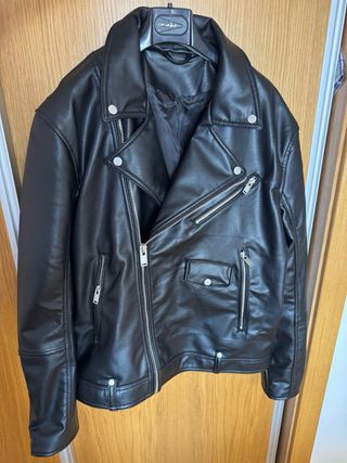 Chaqueta efecto piel negra para hombre