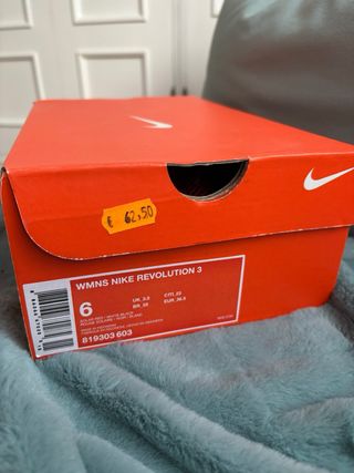 Deportivas Nike Rosas y Rojas