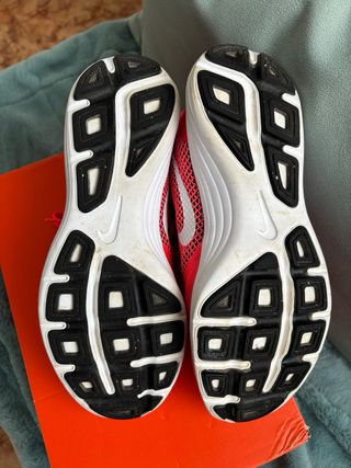 Deportivas Nike Rosas y Rojas