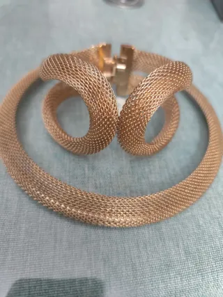 Set di gioielli dorati a rete