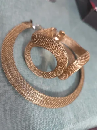 Set di gioielli dorati a rete