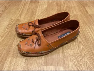 Zapatos bajos piel marrones