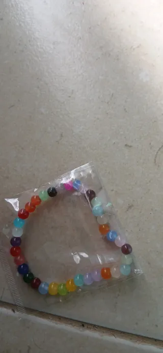 Pulseiras feitas à mão de missangas