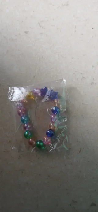 Pulseiras feitas à mão de missangas