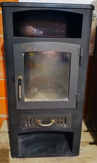 Estufa de leña con horno y leñero