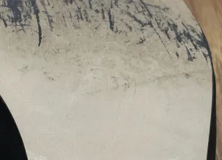 Zapatos negros tacón bajo con detalle dorado