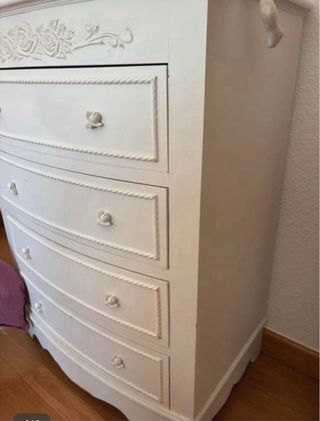 Cómoda Mesita Noche y Lámpara