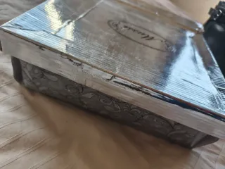 Botines negros con hebilla.