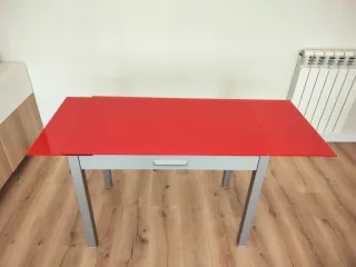 Conjunto mesa extensible + 3 sillas rojas y plata
