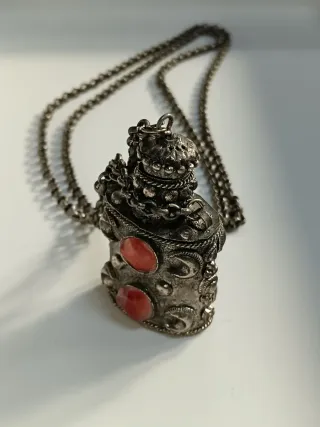 Collana Tibetana con porta spezie decorato
