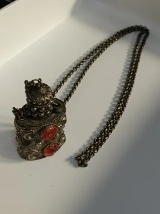 Collana Tibetana con porta spezie decorato