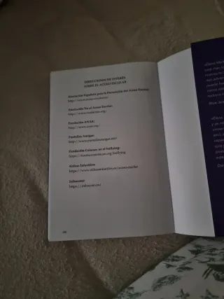 Bajo el paraguas azul