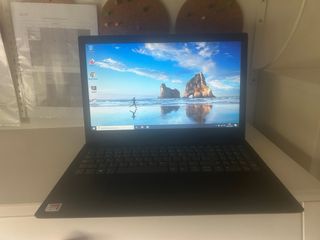 Portátil Lenovo V145-15AST Negro