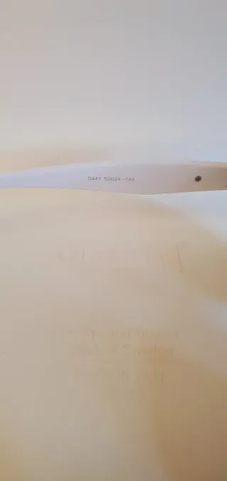 Occhiali da sole bianchi ovali