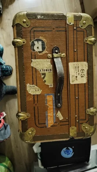 Baúl antiguo de viaje