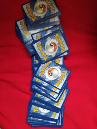 Lote de más de 120 cartas de energía Pokémon