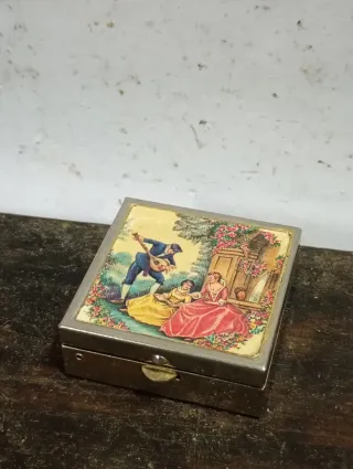 LIQUIDACIÓN Cajita pastillero vintage escena román