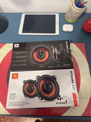Altavoces JBL Stage 1 42F Nuevos van cuatro