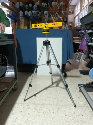 Nivel Láser 670 con trípode y maletín