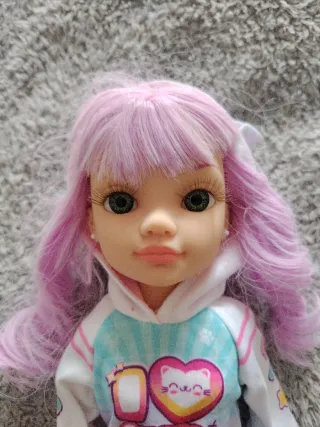 Boneca Nancy com Cabelo Roxo e Roupa de Gatinho