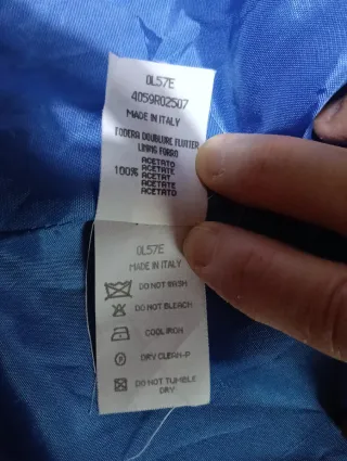 Giacca elegante con canotta blu