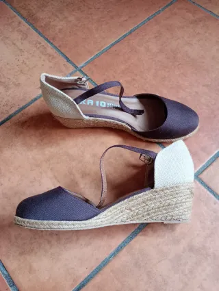 Zapatos Chika 10 Beige y Marrón