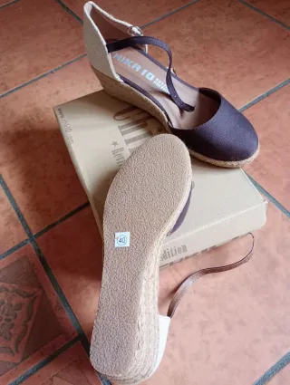 Zapatos Chika 10 Beige y Marrón