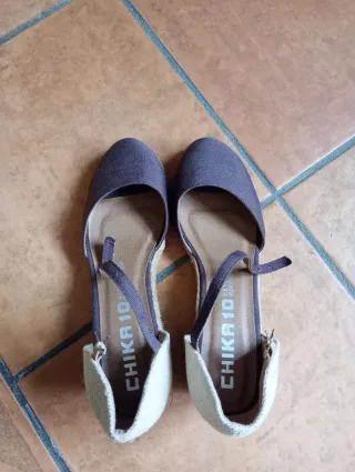 Zapatos Chika 10 Beige y Marrón