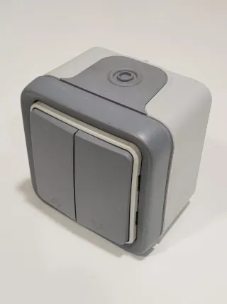 INTERRUPTOR DE PERSIANA ESTANCO LEGRAND 069718