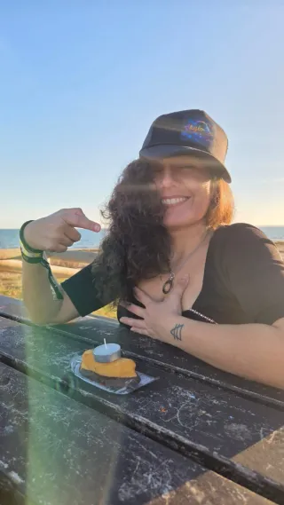 Gorra con rejilla bola disco y pajaritos branding
