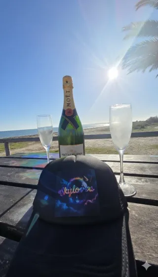 Gorra con rejilla bola disco y pajaritos branding