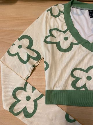 Maglietta crop floreale manica lunga