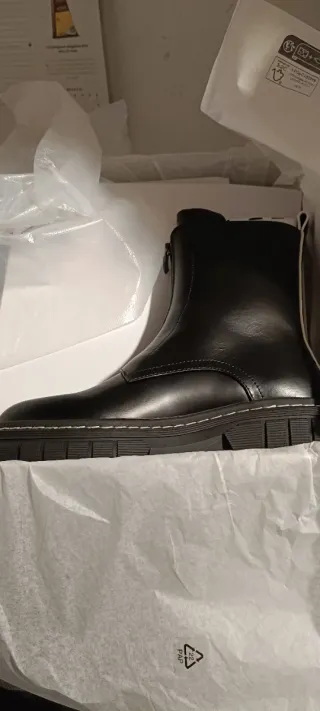 Anfibi Guess neri con zip