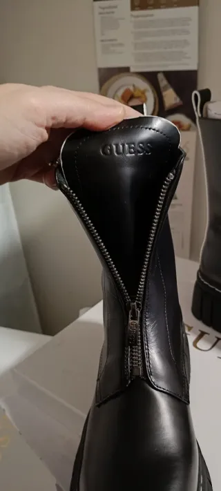 Anfibi Guess neri con zip