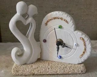 Orologio in Pietra Leccese con Coppia