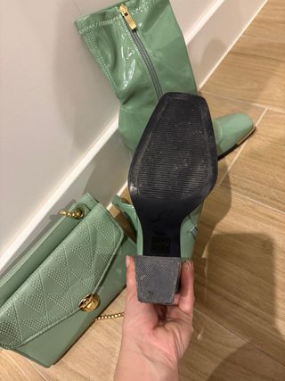 Zapatos y bolso verde como nuevos
